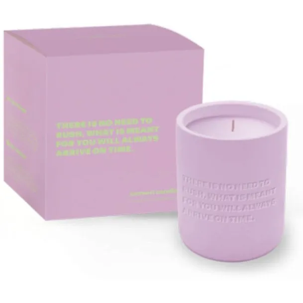 The Gift Label Cemented candle there is no need to rush kaars Lila
