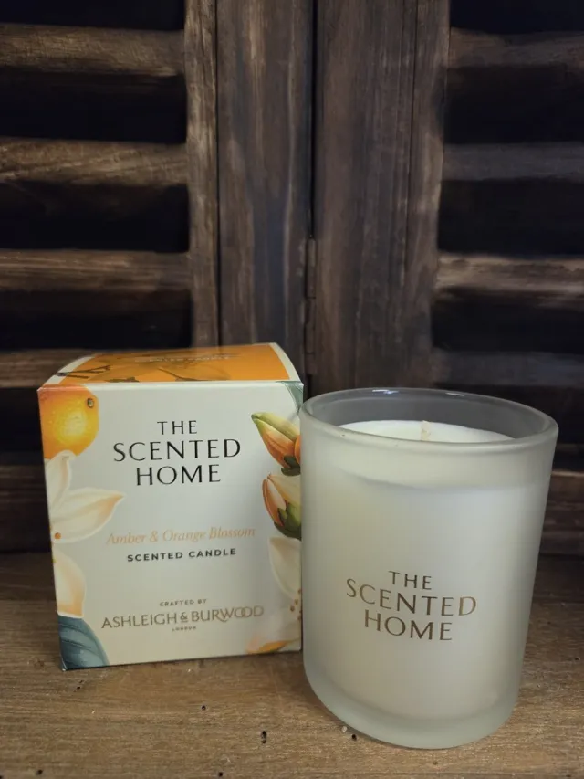 Ashleigh & Burwood London Ashleigh & Burwood Amber & Orange Blossom - geurkaars - 40 branduren - 1 stuk creme