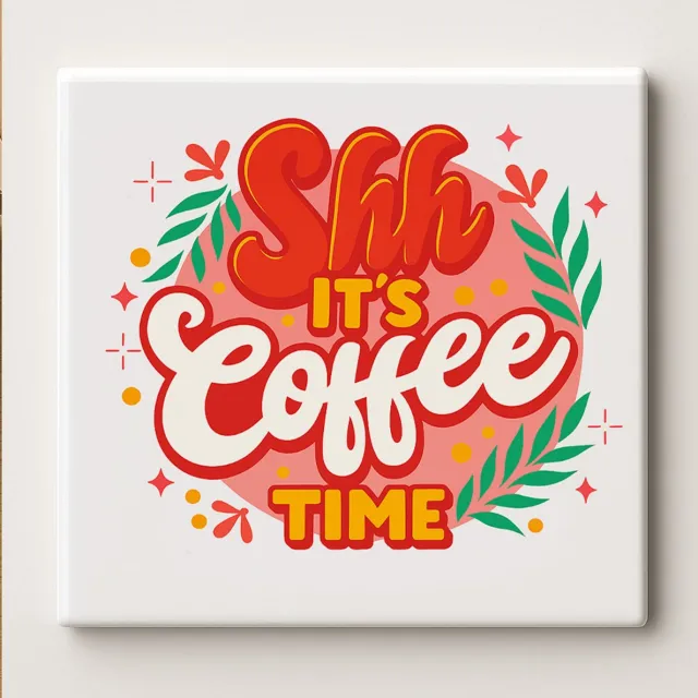Nevolis Sst… Het Is Koffietijd – Grappige Keuken Wandtegel | 15x15 cm Keramische Tegel voor Koffieliefhebbers & Café Decoratie Multi Color
