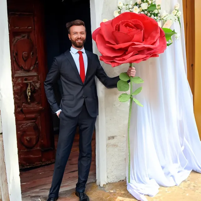 MikaMax Grote Roos XXL - 1,9 m - Kunststof - Nep Roos - Valentijnscadeau - Liefdescadeau - Rood - Decoratieve Bloem - Perfect voor Romantische Gebaren