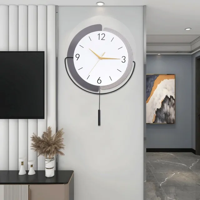 Coslife Moderne, eenvoudige, klassieke, grote decoratieve wandklok met slinger, moderne, stille metalen wandklok met stopfunctie voor woonkamer, slaapkamer, studeerkamer en kantoor (48*40 cm) Grijs