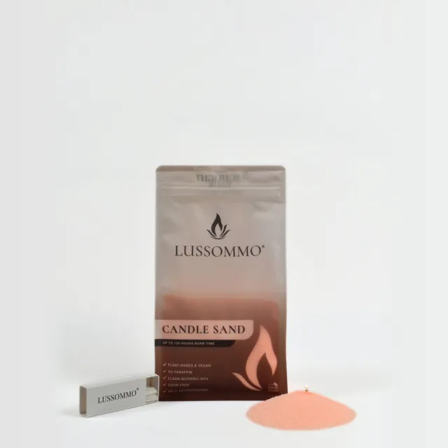 Lussommo Kaarsenzand | Lussommo® | Licht oranje | 500g | Inclusief 30 lonten | 120 branduren | Geurloos | Roet vrij | Schoon brandend | Zonder paraffine