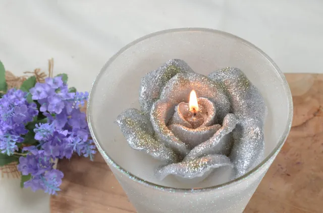 MilaNNE Candles by Milanne - Rooskaars in Spiegel Zilver in prachtig mat glas 9cm - BEKIJK VIDEO