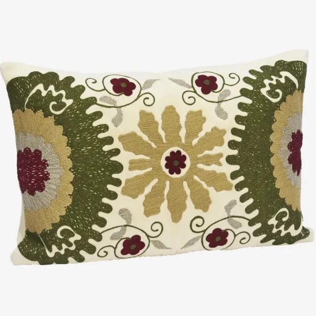 Madam Stoltz Handgeborduurde Suzani Fluwelen Kussenhoes - 40x60 cm - Roomwit