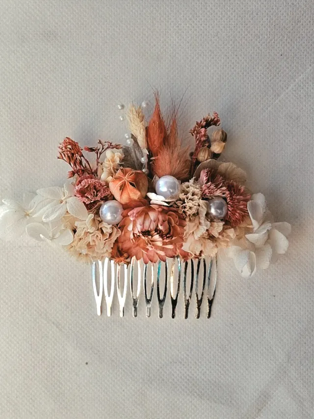 Bloemen en Decoratie 4U Modern en romantische bruidshaarkam, boho haaraccessoire met gedroogde en gestabiliseerde natuurlijke bloemen, voor boho bruiloft en feestelijke gelegenheid/ bruidsspeld wit , zacht roze, roze, beige licht grijs