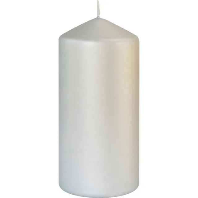 Duni Zilveren cilinderkaarsen/stompkaarsen 15 x 7 cm 52 branduren - geurloze kaarsen mat zilver