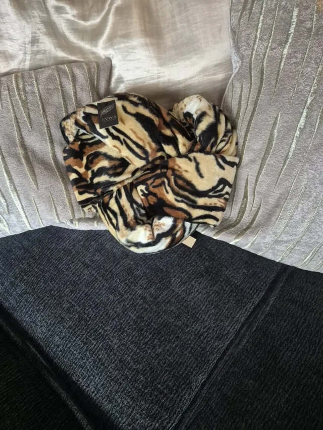 Eviva Home Deco Sierkussen - Everheart Tijger Geel - Okergeel - Dierenprint - Luxe Design Okergeel / Zwart