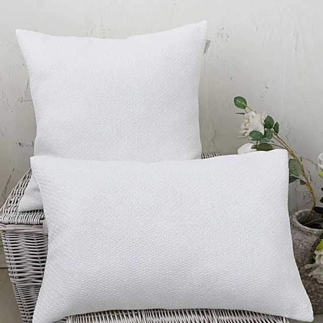 YELLOW HAVE A SUITE NIGHT Yellow Lilian Sierkussen - 100% Polyester - 50x50 cm - Wit Off-White