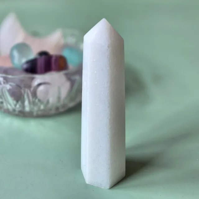 Moonlight Gemstones Hand crafted White Jade tower Meerkleurig