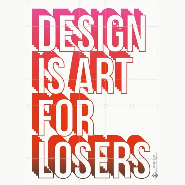 IXXI Design is art for losers, Studio Boot - 100 x 140 cm - Grote wanddecoratie en posters - Grafisch Ontwerp, Typografie, Pop art, Kleurrijk Roze / Warme kleuren