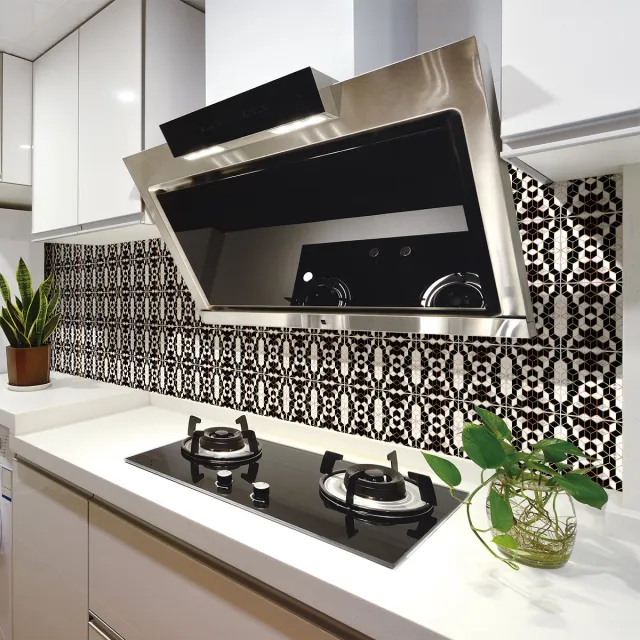 Ambiance Sticker Zelfklevende tegelmuurstickers voor keuken en badkamer - 30 zwarte tegelstickers met marmerlook en gouden rand - 30 stickers 10x10cm Multi color