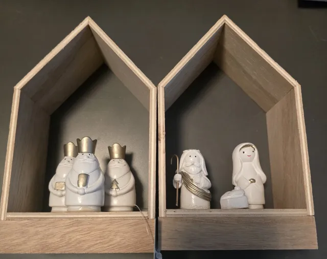Dijk Kerststal modern/ 2 huisjes/christmas scene/ 11 x6 x 16.5 cm/Natural white