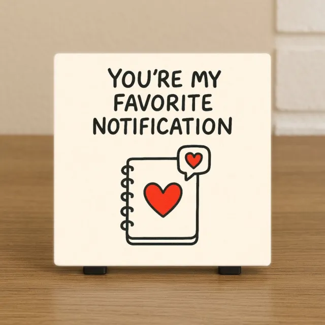CreaCraft Wenstegel “You’re My Favorite Notification” – Schattig Cadeau – Hip trendy tegeltje – Stijlvolle Woondecoratie met Boodschap – Trendy nu Illustratie