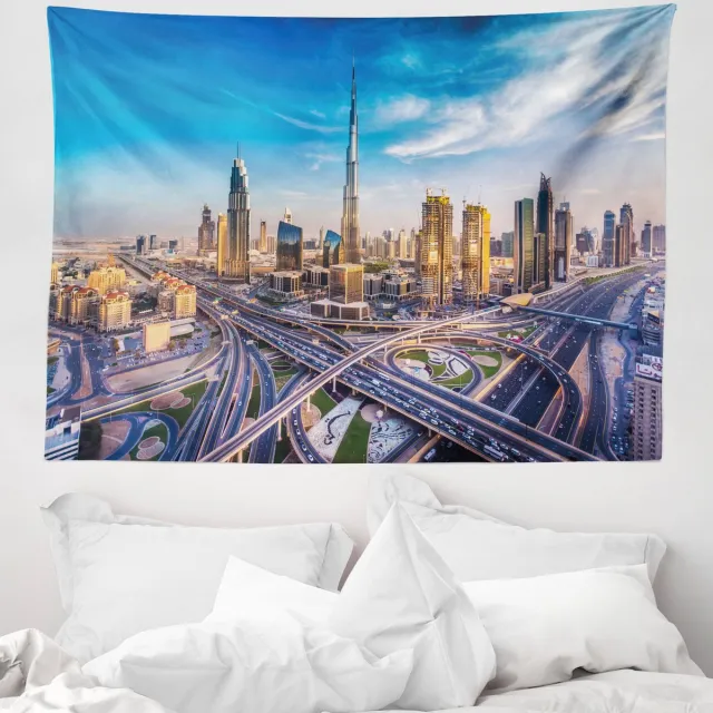 ABAKUHAUS Stadswandtapijt, Panoramisch uitzicht op de skyline van Dubai met wolkenkrabbers en drukke straten, 150 x 110 cm, Blauw Ivoor Goudsbloem