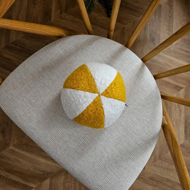 Decordruk Soft Loop - Sierkussen - Wit - Mosterdkleurig - Kleine Kogel Wit;Mosterdkleurig