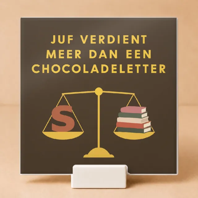 Bedruk King Strakke typografische Tegel 'Juf verdient meer dan een chocoladeletter' – Moderne poster voor leraren en onderwijsfans - 11 x 11 cm met houder Wit