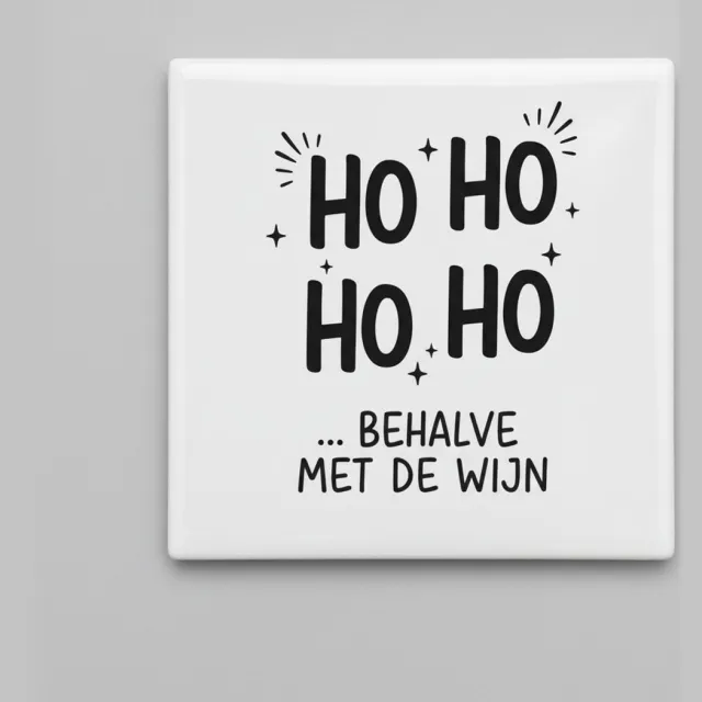Nevolis Grappige Kerst Quote Keramische Tegel “Ho Ho Ho… Behalve met de wijn” – Humoristische Kerst Woondecoratie, Feestelijk Cadeau Tegel 15 x 15 cm Multi Color