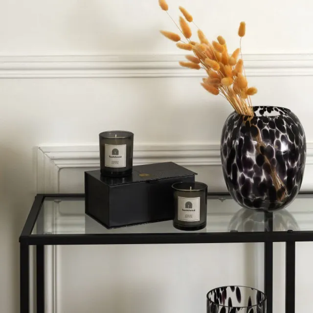 Home Decor Factory Kaarsen Geurkaars -Geurstokjes-Geurkaarsen -Geur- Geurgeschenkenset-geurkaars in glas Sandelhout set 2 stuks noir dore goud zwart