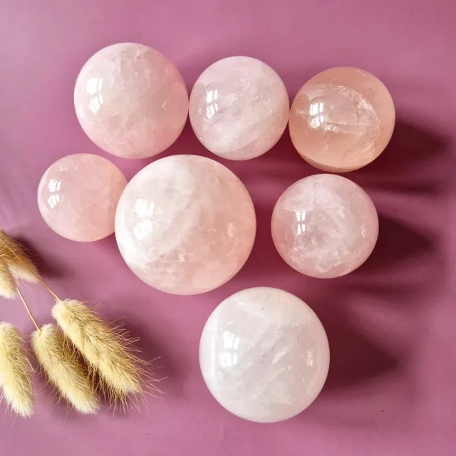 Moonlight Gemstones Rozenkwarts Edelsteen Bol 50mm-85mm Rose Quartz sphere Meerkleurig