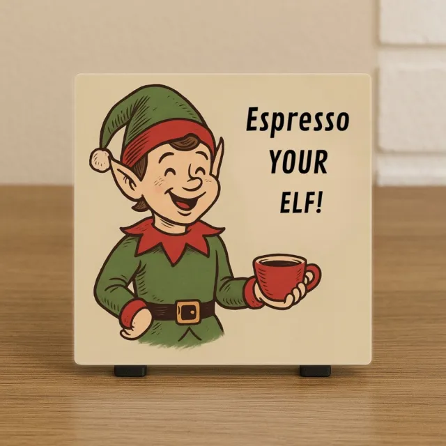 CreaCraft Spreuktegel - Kersttegel Espresso Your Elf – Grappig kerstcadeau – Koffieliefhebber humor – Kerst decoratie - Trendy nu- Feestdagen - Cadeau Illustratie