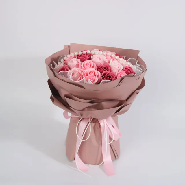 La Roselle Amsterdam Geurende Roze Kunstrozen – Luxe Bloemenboeket met Pareldecoratie – Cadeau voor Kerst en Verjaardag Lichtroze - roze - donkerroze en crème