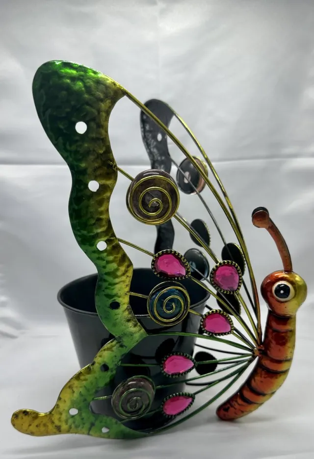 Impuls Metalen vlinder deco (planten) houder - Vlinder - meerkleurig - Hoogte 27 x 19 x dia 12 cm - Exclusief plant - Woonaccessoires - Woondecoratie - Tuinaccessoires - Tuindecoratie