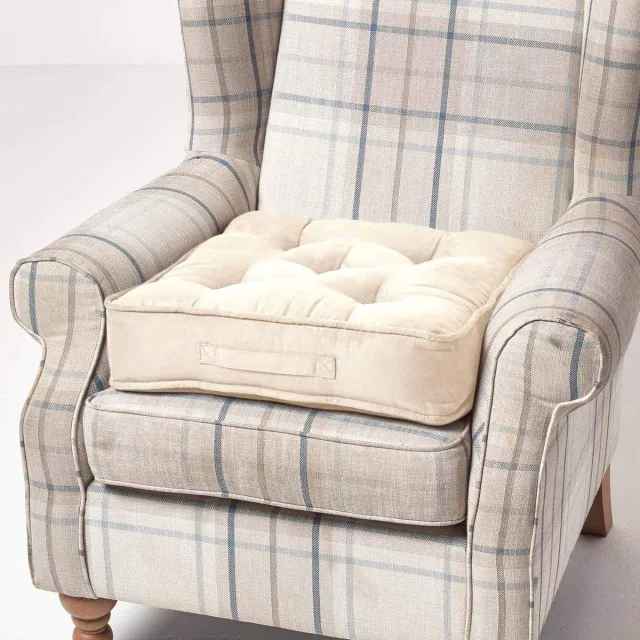 Homescapes Comfortabel fauteuilkussen met velours hoes - zitkussen crème, 50 x 50 cm Creme
