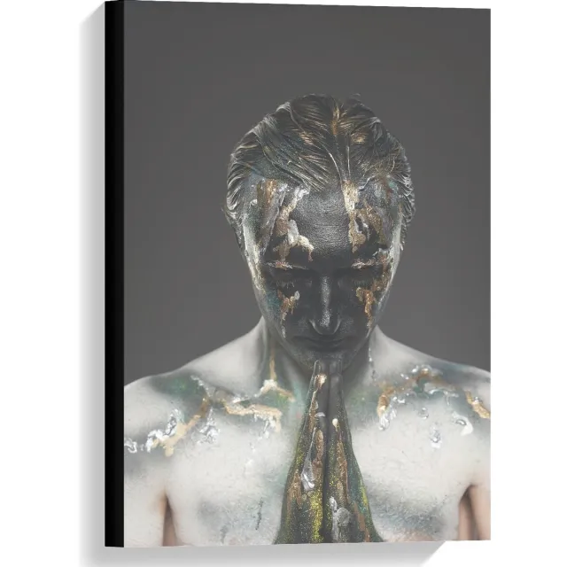 KuijsFotoprint Canvas - Biddende Man van Glitter - 40x60cm Foto op Canvas Schilderij (Wanddecoratie op Canvas) Blauw