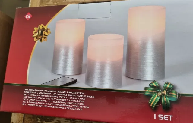Gerimport LED kaarsen/stompkaarsen met bewegende vlam en afstandsbediening - zilverkleurig - set van 3