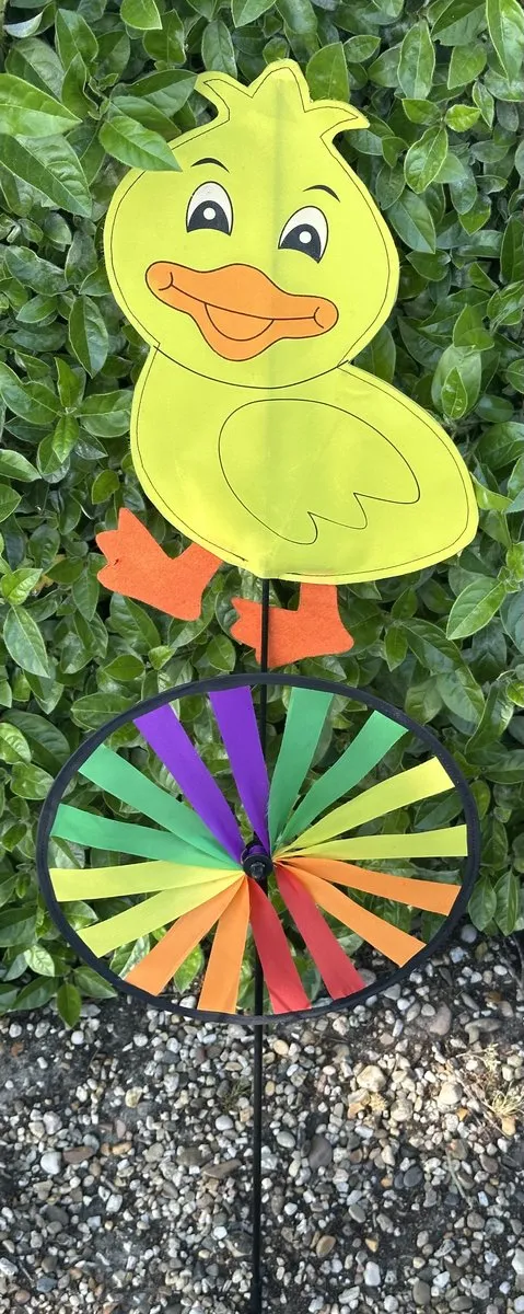 Impuls Windmolen met "Eend" - meerkleurig + geel - nylon + kunststof steker- dia 26 cm x hoogte 92 cm - Tuinaccessoires - Tuinstekers Meerkleurig - gele eend