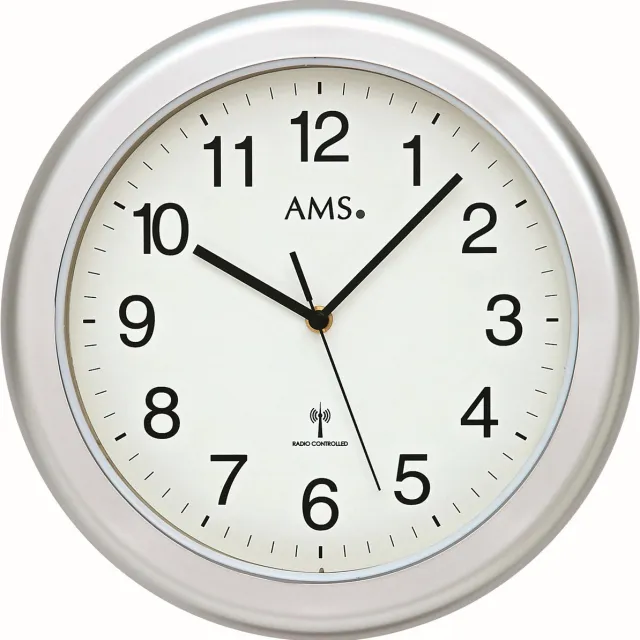 AMS F5956 - Wandklok - Analoog - Kunststof - Radiogestuurde tijdsaanduiding - Mineraal Glas - Zilverkleurig - Wit