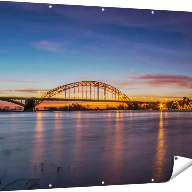Gards Tuinposter Waalbrug in Nijmegen - 160x120 cm - Tuindoek - Tuindecoratie - Wanddecoratie buiten - Tuinschilderij Multikleur