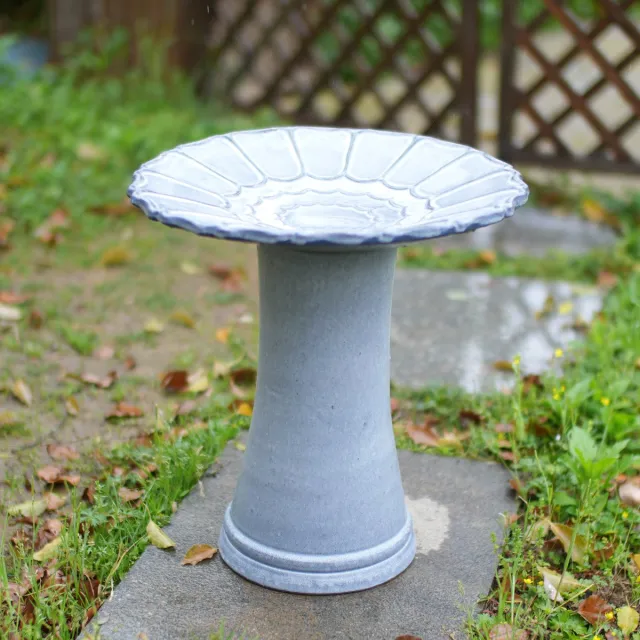 HAUSS SPOLE Waterornament – Handgemaakt Vogelbad – Ø 43 Cm, Hoogte 45 Cm – Keramiek – Blauwgrijs – Voor Tuin, Terras En Balkon – Vorstbestendig Lichtblauwgrijs