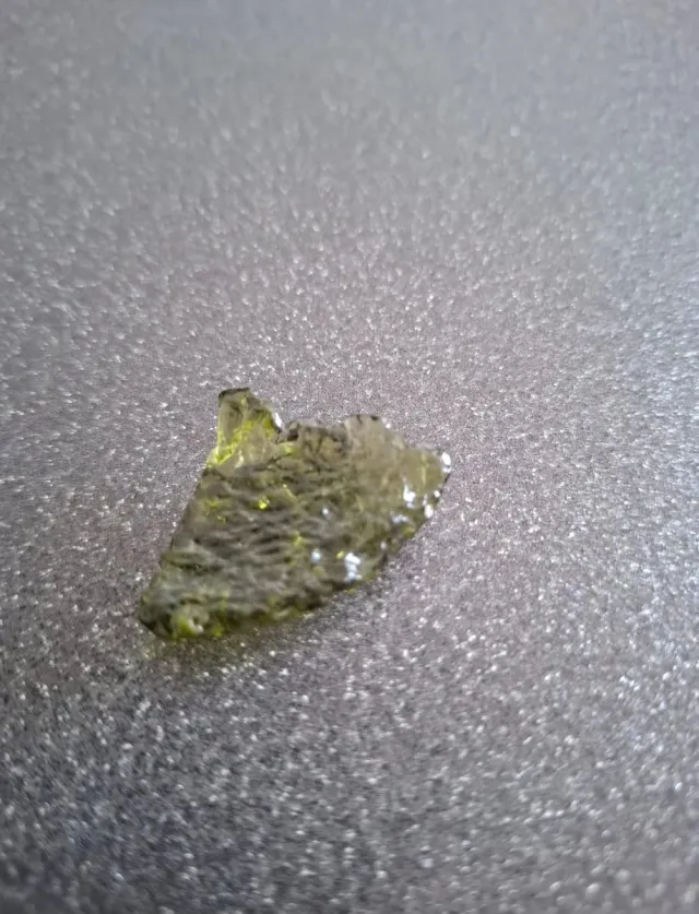 Healing Magic 777 Moldaviet - Moldaviet stukje 5 gram - transformerend - beschermend - manifesteren - edelstenen - spiritueel - spiritualiteit groen