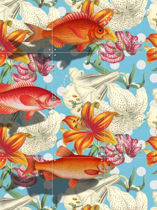 IXXI About Fish in Unexpected Places, Marja van den Hurk - 60 x 80 cm - Grote wanddecoratie en posters - Digitale Kunst, Woonkamer, Vissen, Bloemen Rood / Blauw