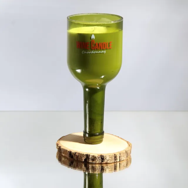 winecandle Vegan Zonnebloem Wax Geurkaars met Chardonnay geur - gegoten in een wijnfles - branduren: 50 uren _ Handgemaakt in Nederland Groen & Chardonnay