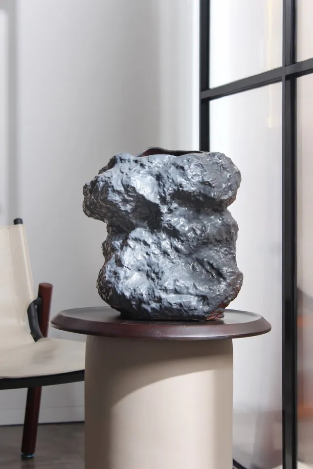 Element Accessories Keramische vaas ; look van rots of steen, trendy natuurlijk design.CHU32ZW zwart