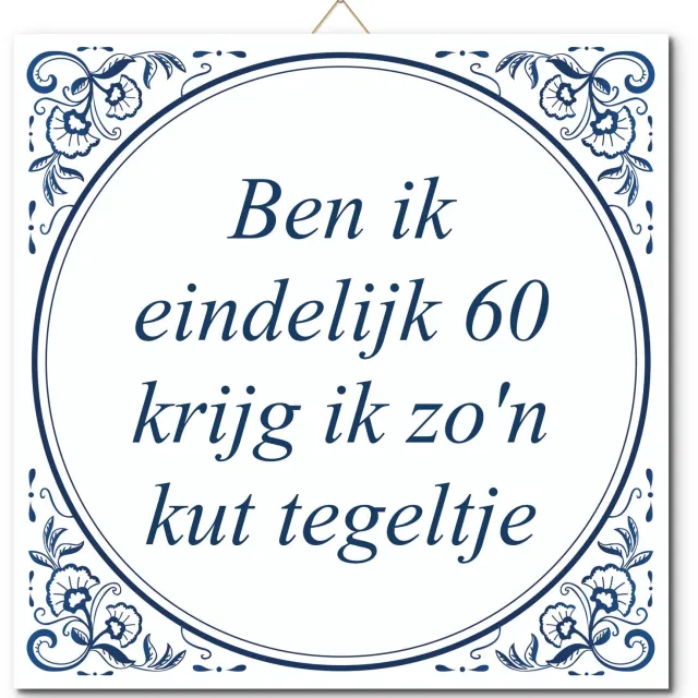 De Tegeltjesfabriek Tegeltje met standaard - Ben ik eindelijk 60 Krijg ik zo'n kut tegeltje wit en blauw