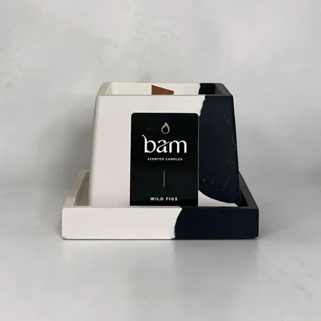 Bam Wilde Vijgen Geurkaars met Houten Wiek – Handgemaakt Vierkant Potje met Schaal – Vegan Geurkaars van Natuurlijke Zonnebloemwas – 30 Branduren zwart wit