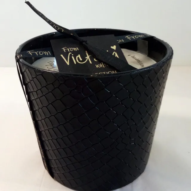 VICTORIA WITH LOVE BY PHILLINE.BE Victoria with Love -zwart-leder- Small - geurkaars-kaars-zwart leder op glas - Indoor