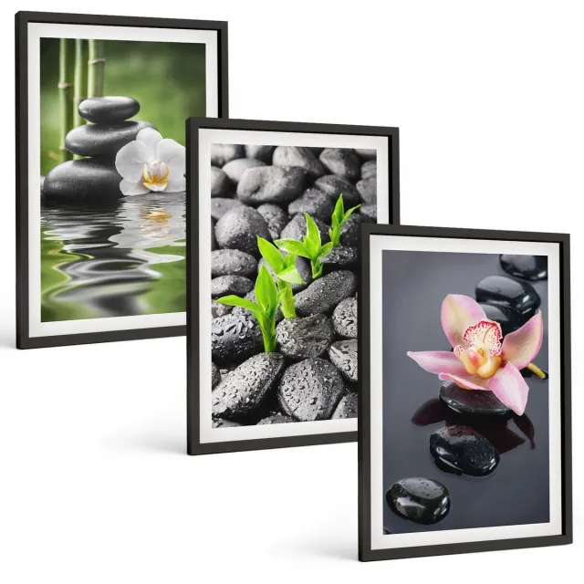 TULUP 4-Delige Schilderij Set - Een serene zen-compositie van stenen met bloemen op water. - 40 x 60 cm - Wanddecoratie - Schilderijen Set - Kantoor - Stijlvolle Muurdecoratie Zwarte lijst