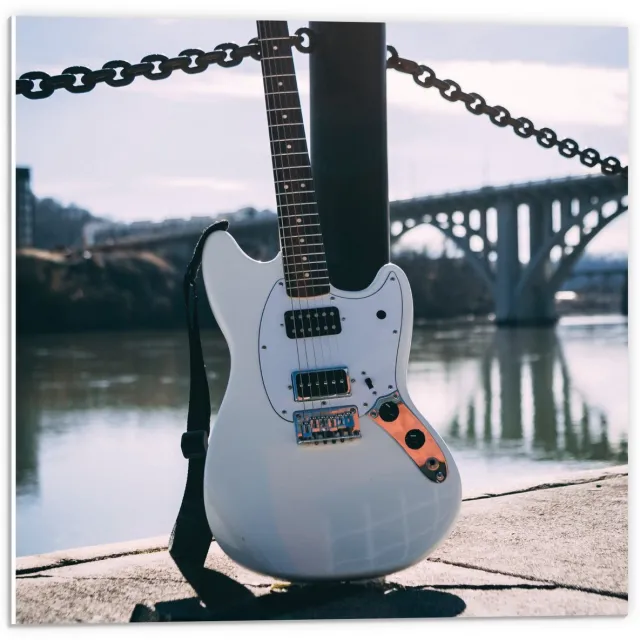 KuijsFotoprint Forex - Witte Gitaar voor Brug - 50x50cm Foto op Forex Blauw