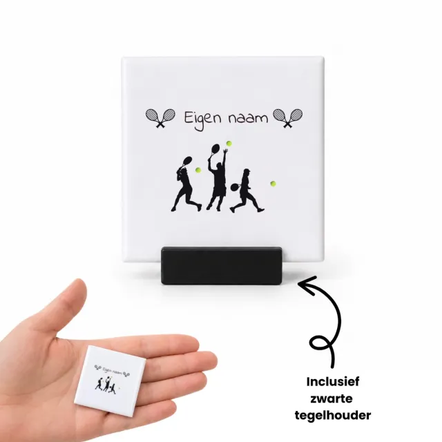 Hacebo Tennis met naam - tegeltje met tegelhouder - Tennis - Tennis verjaardag - tegeltjes met tekst - Cadeau - Verjaardag - Geschenk - Gepersonaliseerd - spreuktegels - 4.8x4.8 CM Wit