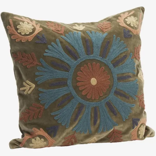 Madam Stoltz Suzani geborduurde velvet kussenhoes – 50 x 50 cm groen