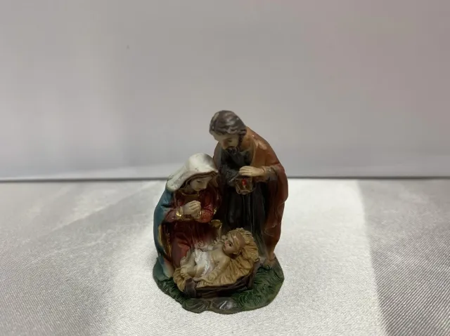 Dekoproject Kerststal Josef, Maria en kindeke Jezus bruin, rood, groen, wit, goud