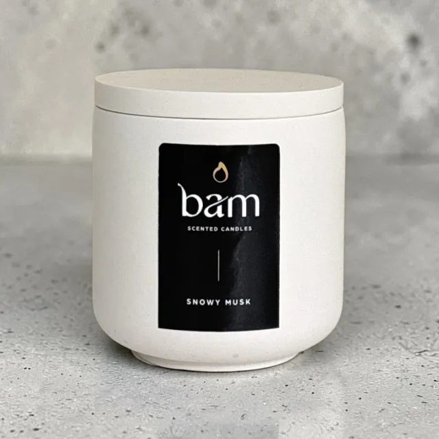 Bam Kaarsen Snowy Musk Geurkaars – Zonnebloemwas – Houten Lont – Wit Rond Potje met Deksel – 140 g