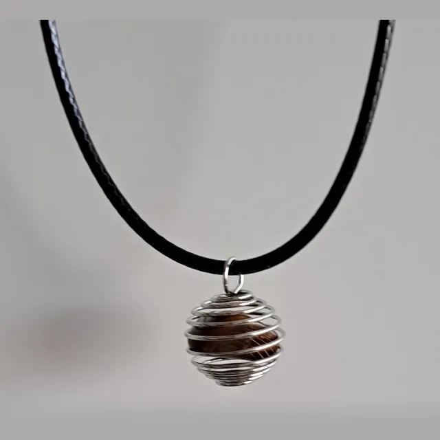 mineraalsteen Tijgeroog hanger 14-15 cm met koord 45 cm bruin