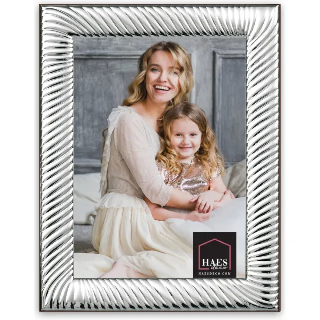 HAES deco Verzilverde Fotolijst Trevisio voor een foto van 20x25 cm – Fraai Verzilverd met luxe Houten achterzijde en standaard om neer te zetten – VP10725