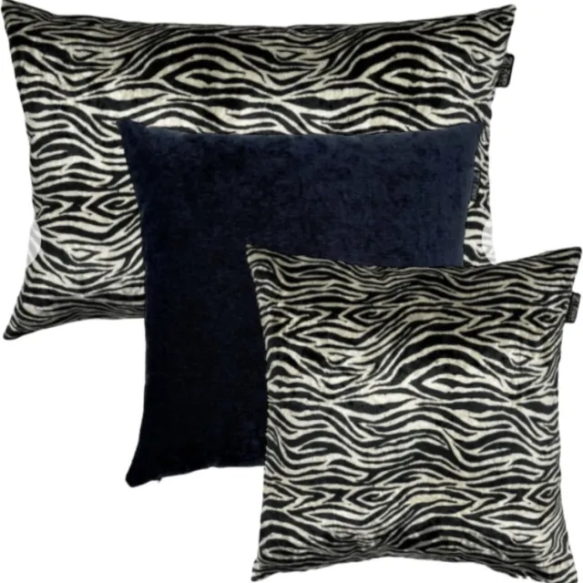 Zippi Design Zebra Art Sierkussen SET 40x60 cm groot, 2 maal 45x45 cm kleur zwart en zwart wit zebra motief- ACTIE nu inclusief veren vulling!