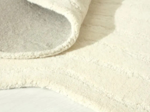 Vente-unique Organisch vloerkleed met reliëf in 100% wol, handgetuft - Ø 200 cm - Ivoorwit - 2100 g/m² - ORENIA